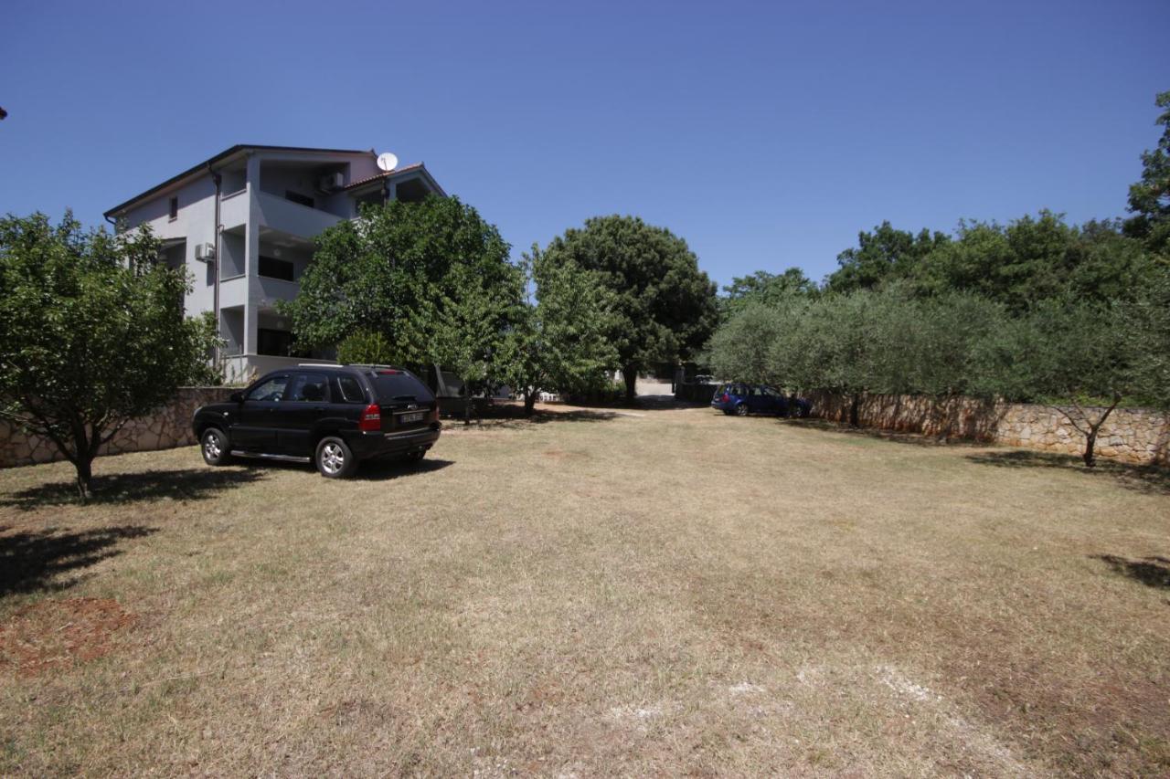 Apartments Smitran Banjole Exterior photo