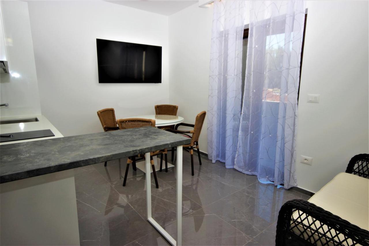 Apartments Smitran Banjole Exterior photo