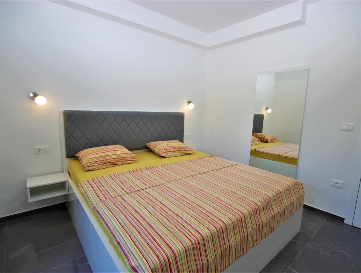 Apartments Smitran Banjole Exterior photo