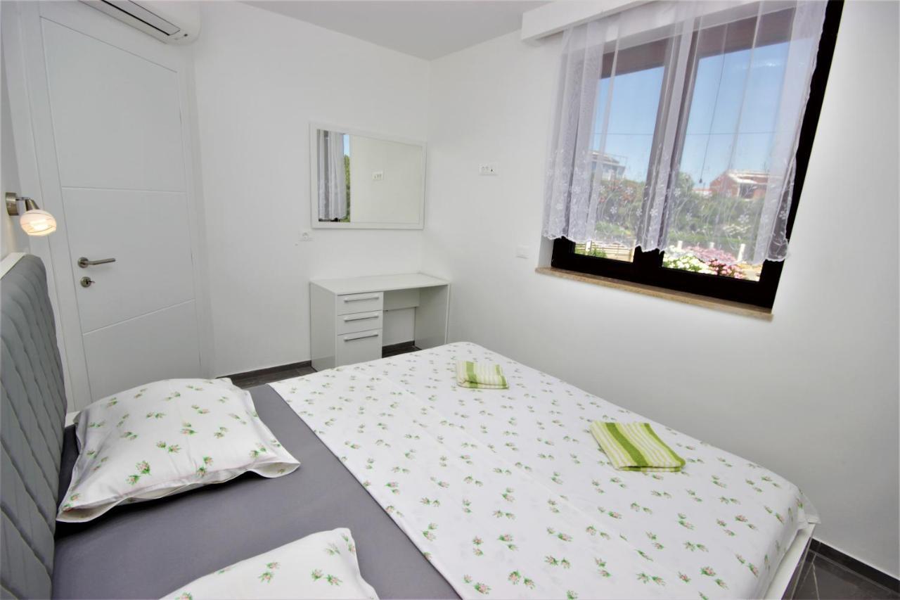 Apartments Smitran Banjole Exterior photo